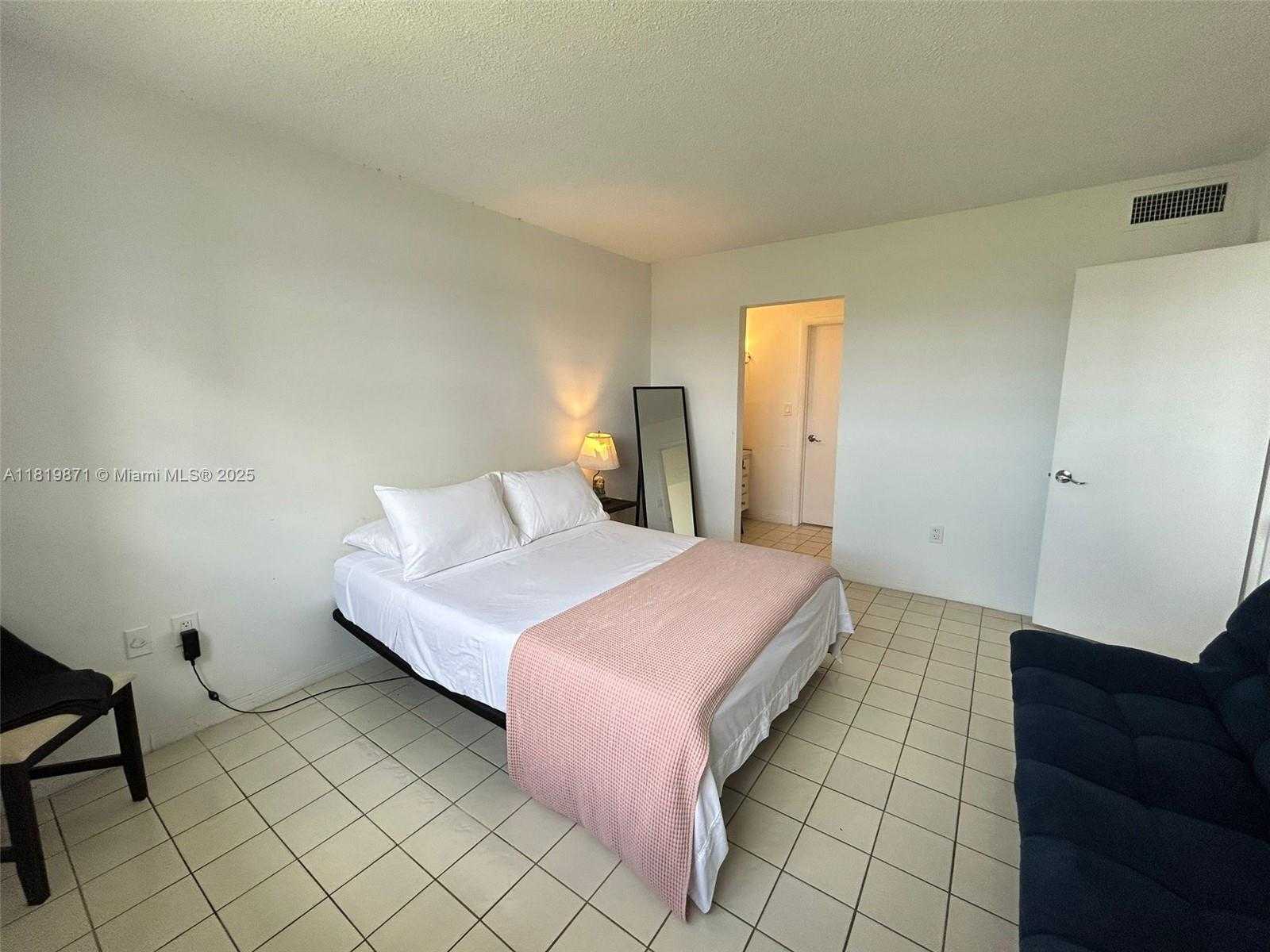 Small Image of 2980 POINT EAST DR #D507, Aventura Number 11