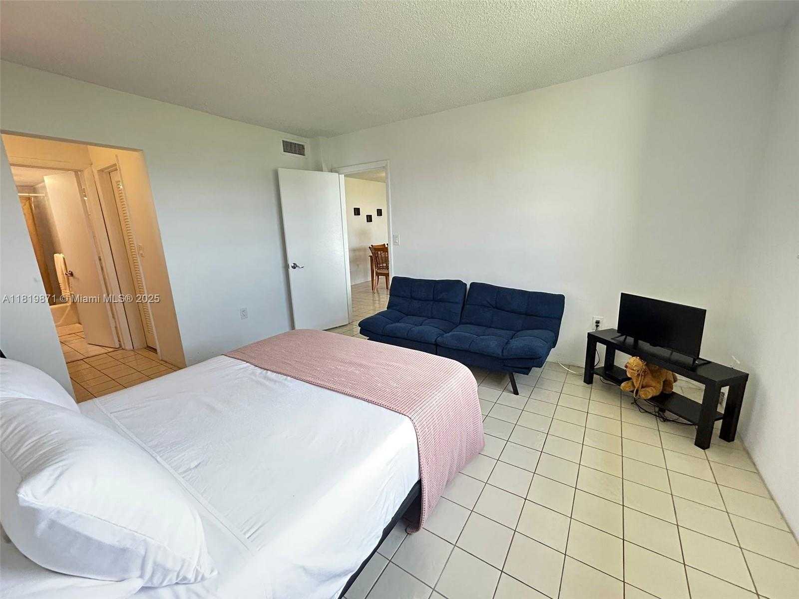 Small Image of 2980 POINT EAST DR #D507, Aventura Number 12
