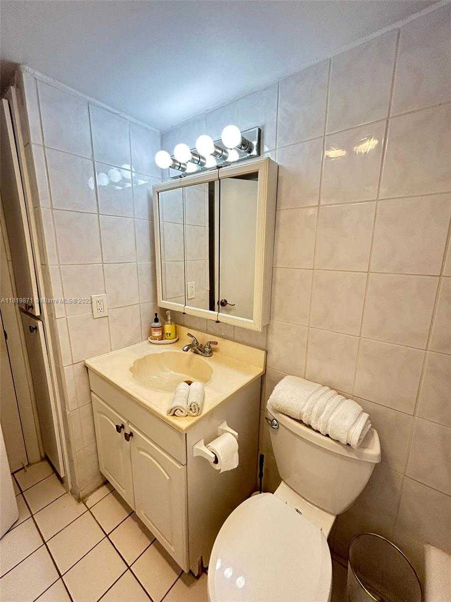 Small Image of 2980 POINT EAST DR #D507, Aventura Number 16