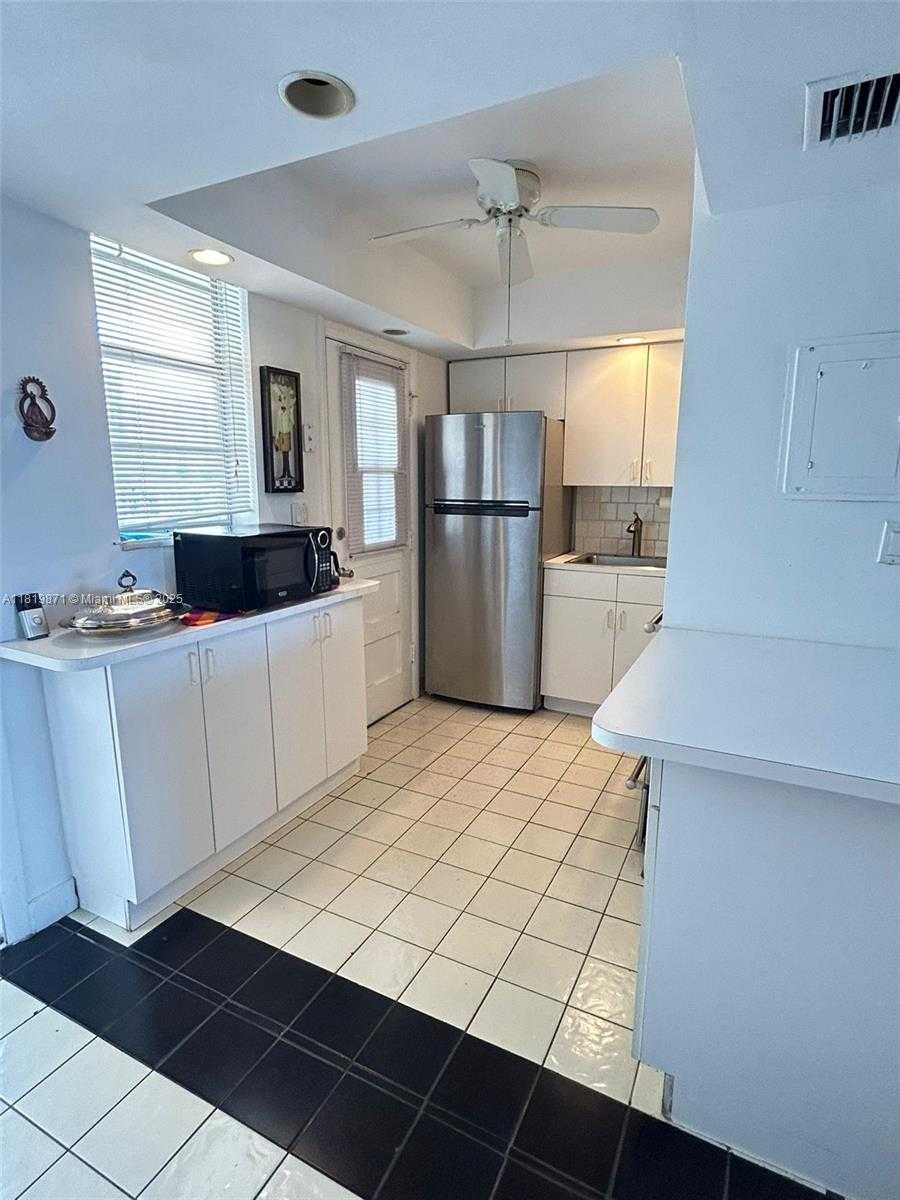 Small Image of 2980 POINT EAST DR #D507, Aventura Number 4