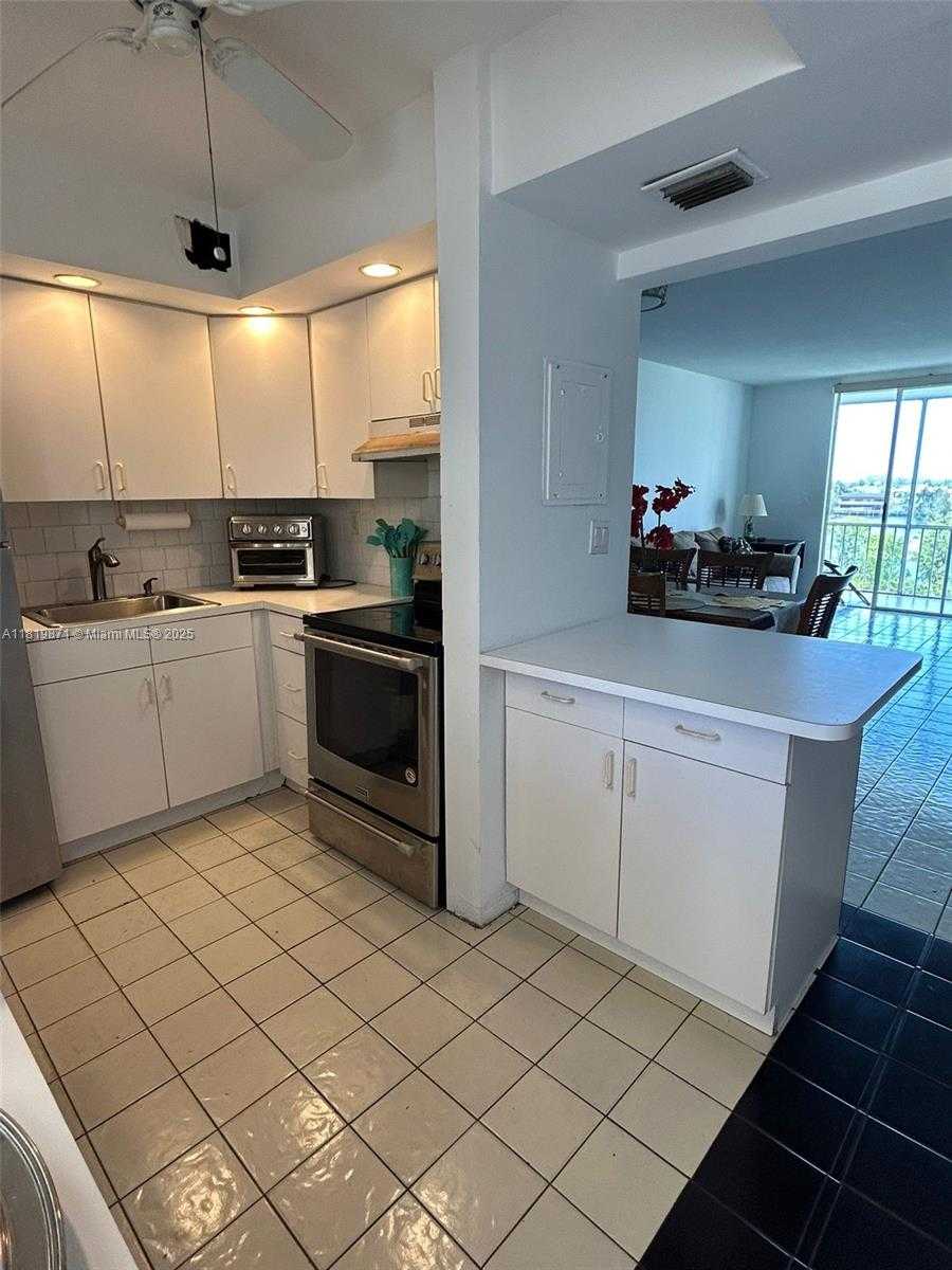 Small Image of 2980 POINT EAST DR #D507, Aventura Number 5