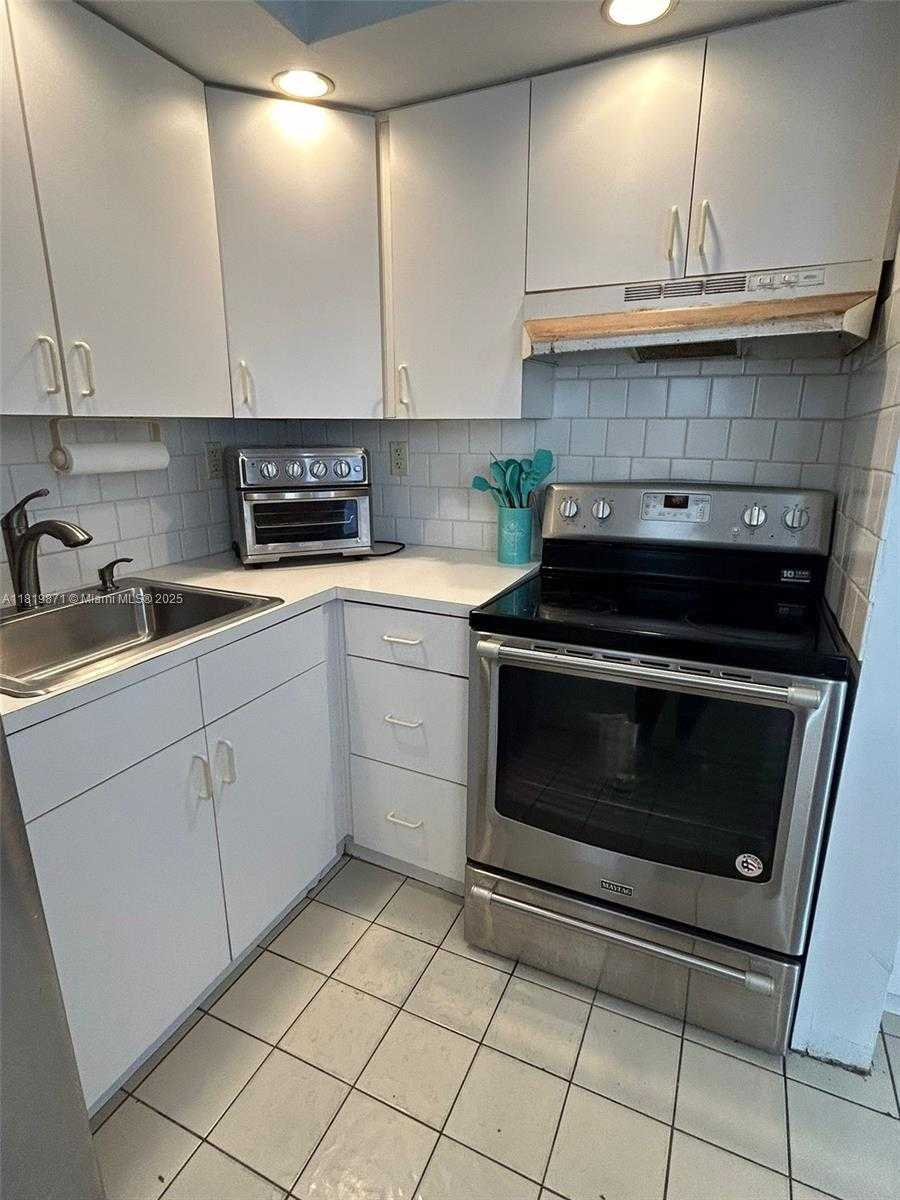 Small Image of 2980 POINT EAST DR #D507, Aventura Number 8