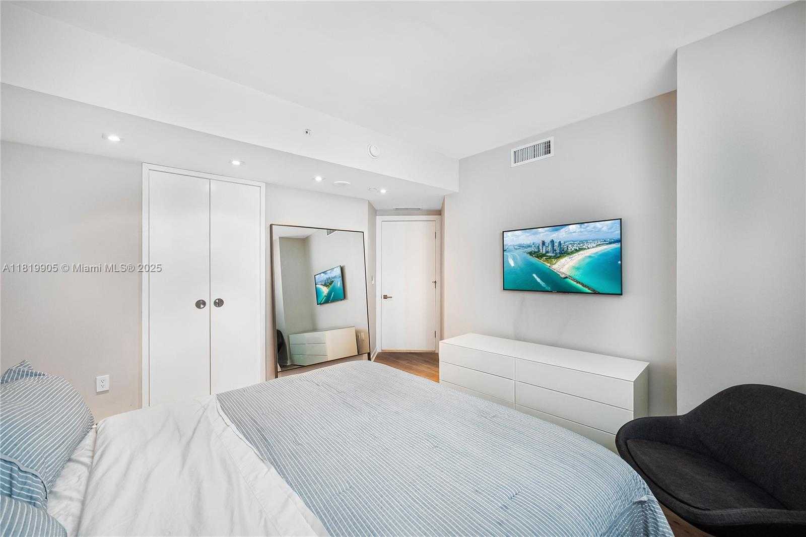 Small Image of 1331 BRICKELL BAY DR #3711, Miami Number 35