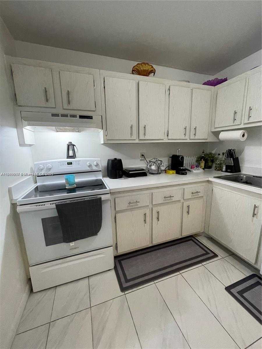 Small Image of 7815 NORTH CAMINO REAL #I-216, Miami Number 4