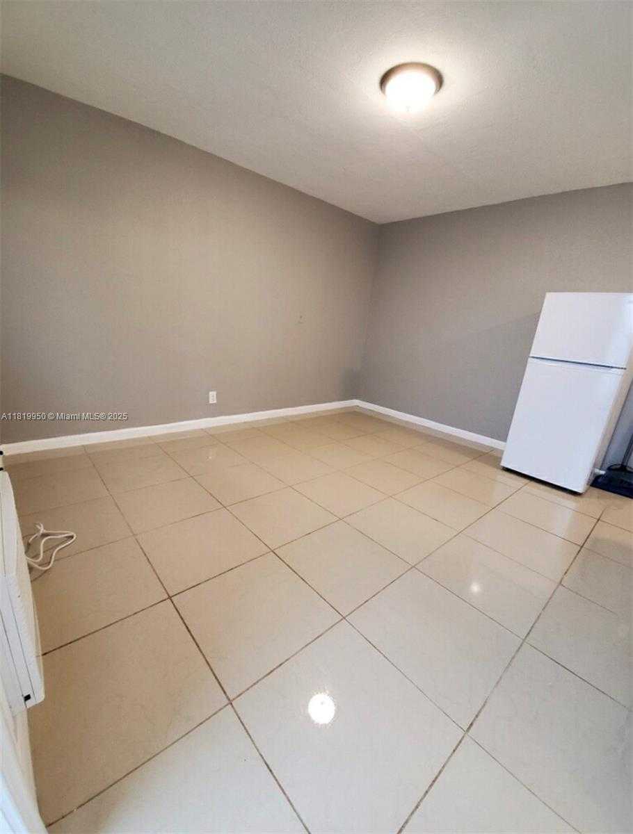 Small Image of 1719 LINCOLN ST #1B All Utilities Included, Hollywood Number 3