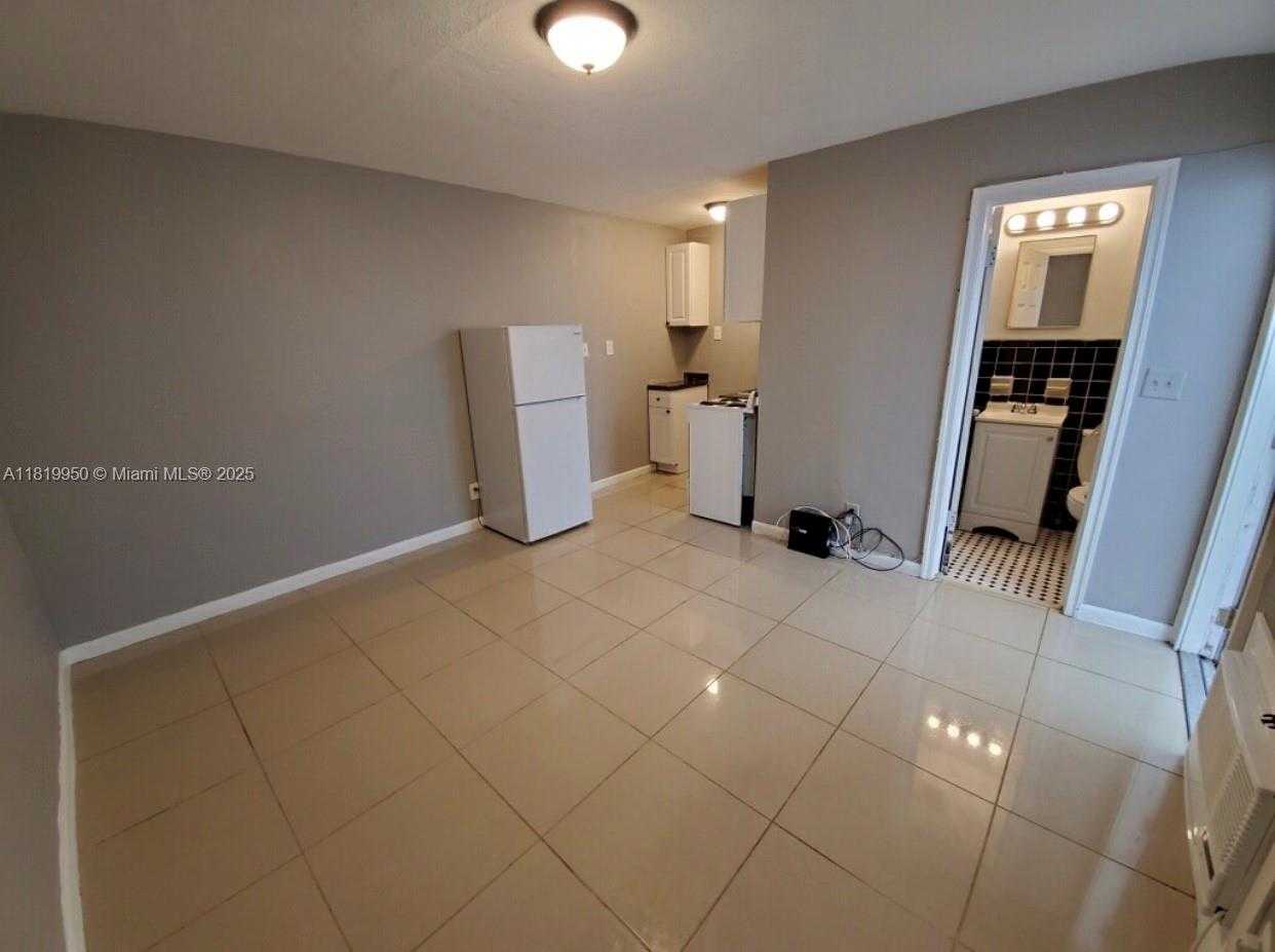 Small Image of 1719 LINCOLN ST #1B All Utilities Included, Hollywood Number 9