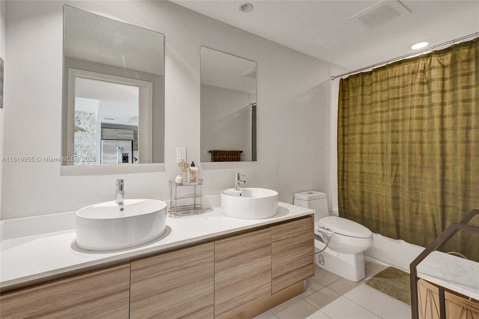 Small Image of 121 NORTH EAST 34TH ST #2512, Miami Number 23