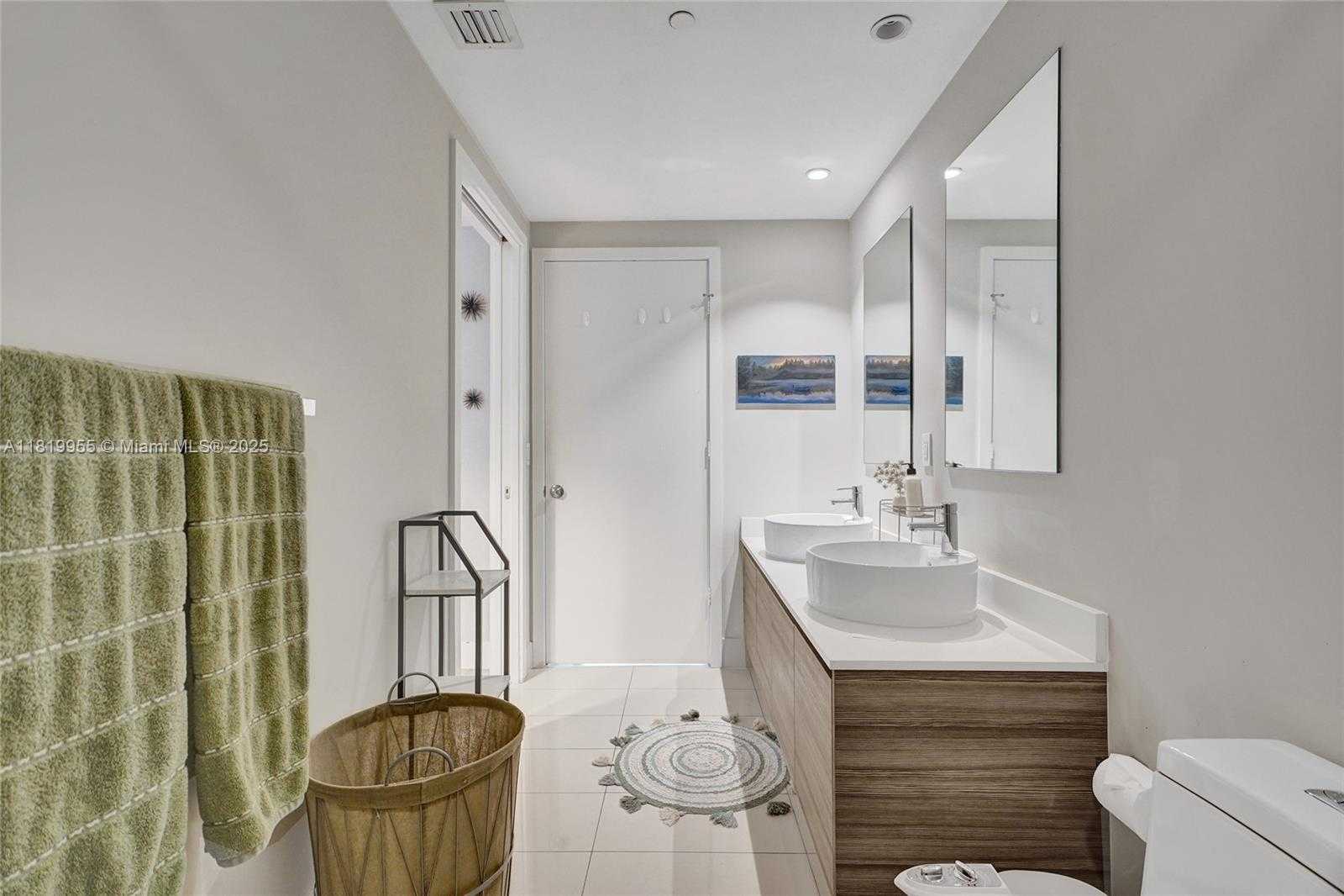 Small Image of 121 NORTH EAST 34TH ST #2512, Miami Number 24