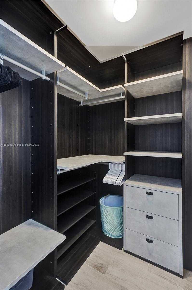 Small Image of 121 NORTH EAST 34TH ST #2512, Miami Number 26