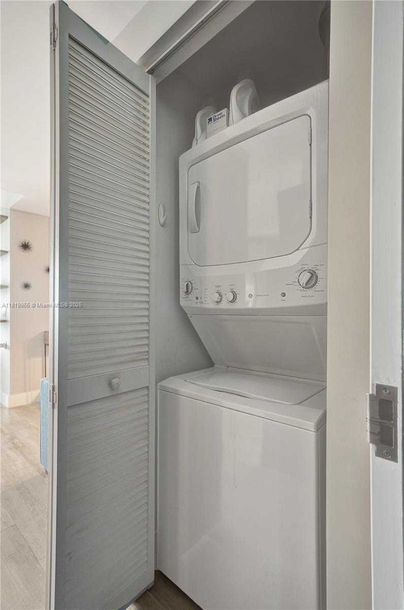 Small Image of 121 NORTH EAST 34TH ST #2512, Miami Number 31
