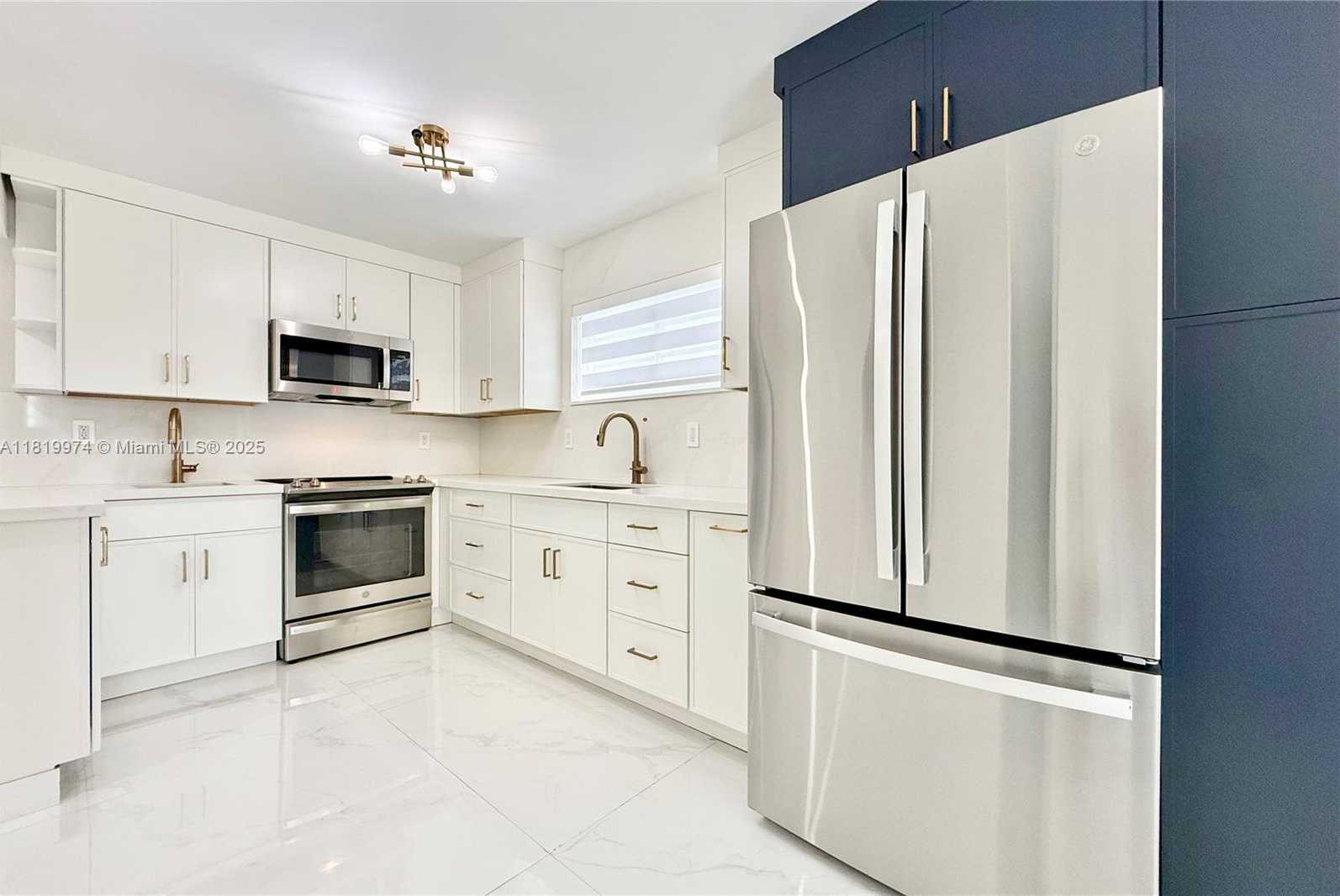Small Image of 4122 COLLINS AVE #3B, Miami Beach Number 2