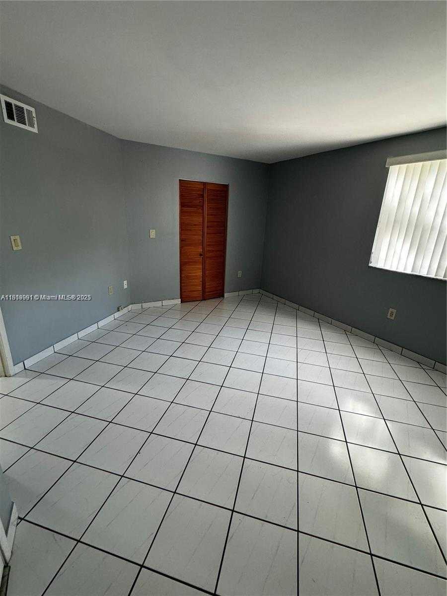 Small Image of 10257 NW 9th St Cir, Miami, FL 33172, USA Number 10