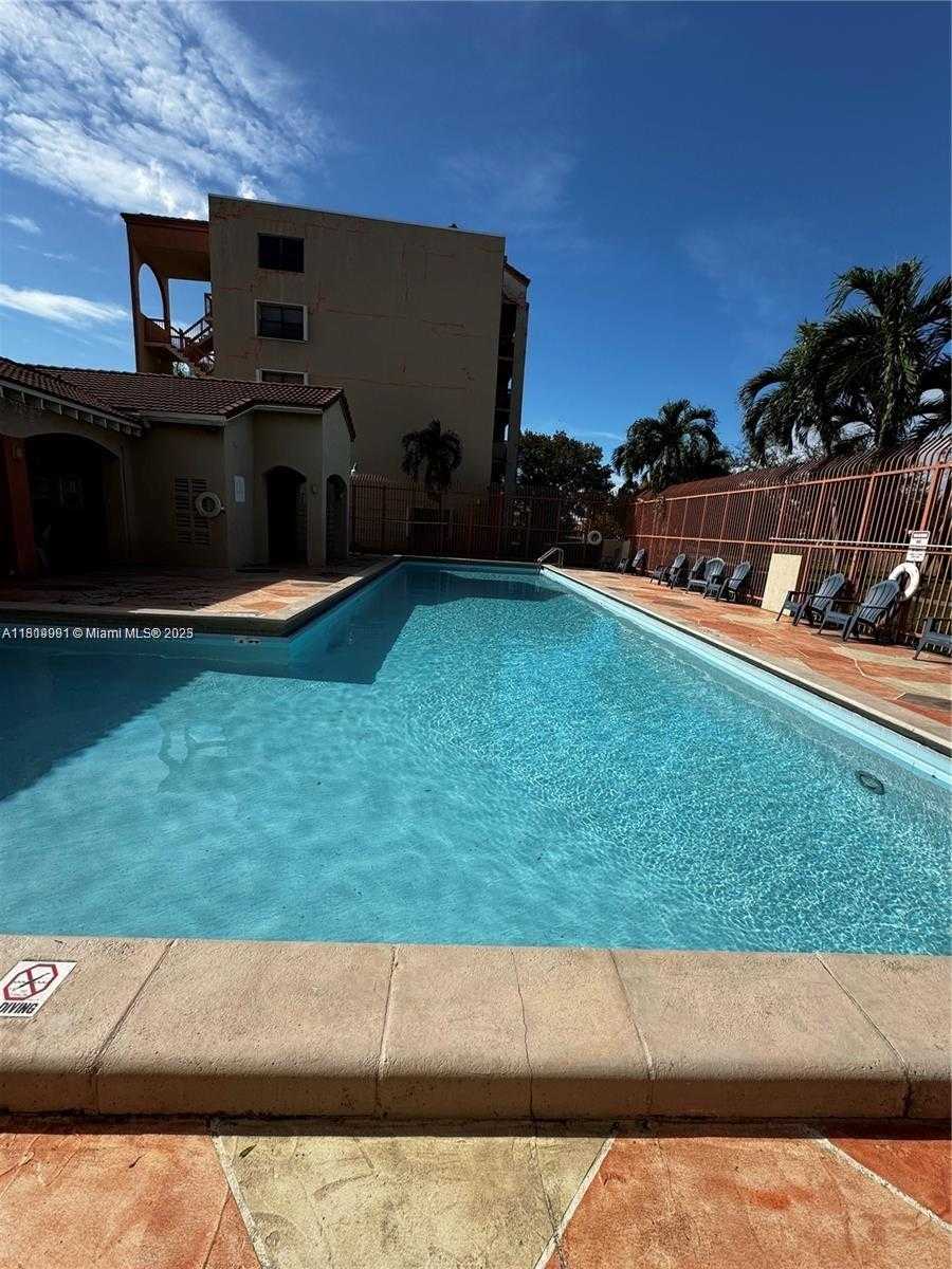 Small Image of 10257 NW 9th St Cir, Miami, FL 33172, USA Number 12