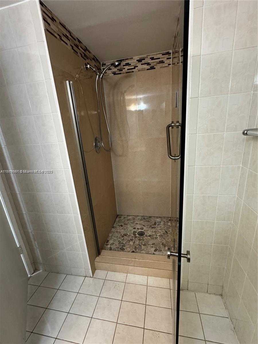 Small Image of 10257 NW 9th St Cir, Miami, FL 33172, USA Number 9