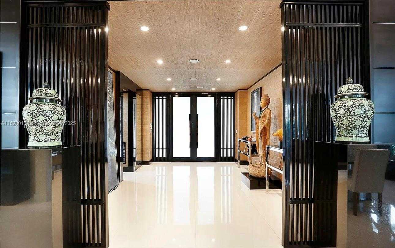 Small Image of 6611 LEONARDO ST, Coral Gables Number 2