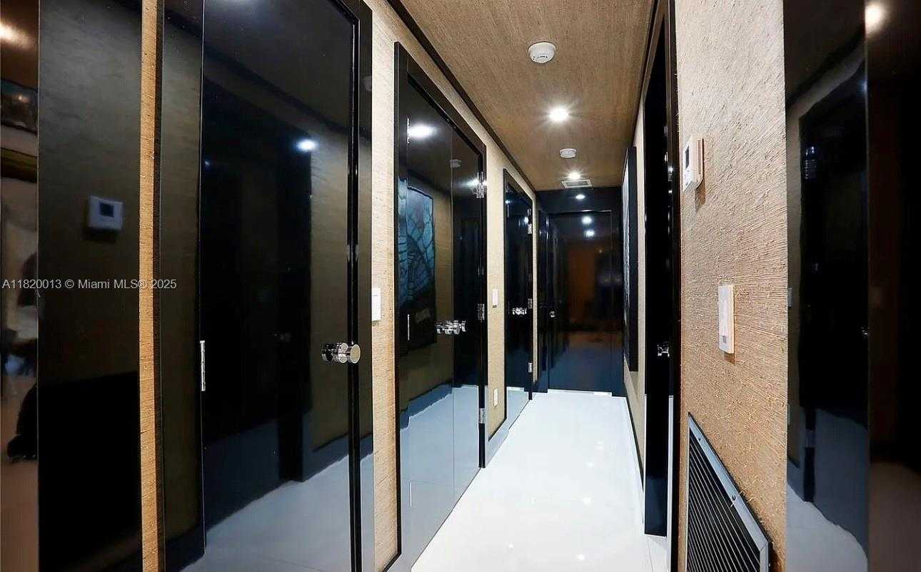 Small Image of 6611 LEONARDO ST, Coral Gables Number 3