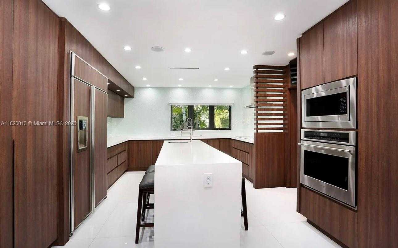 Small Image of 6611 LEONARDO ST, Coral Gables Number 4