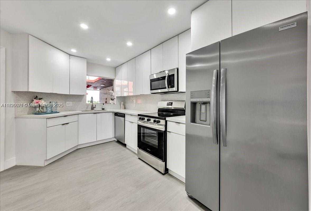 Small Image of 1750 WEST 46TH ST #433, Hialeah Number 2