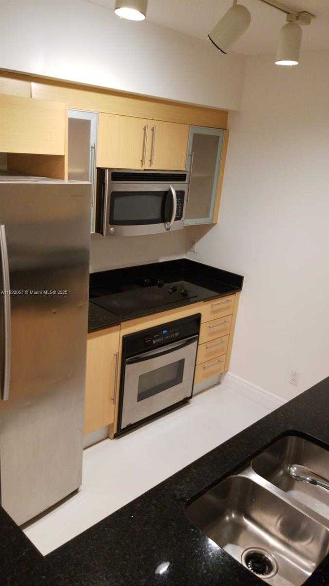 Small Image of 335 SOUTH BISCAYNE BLVD #3504, Miami Number 6