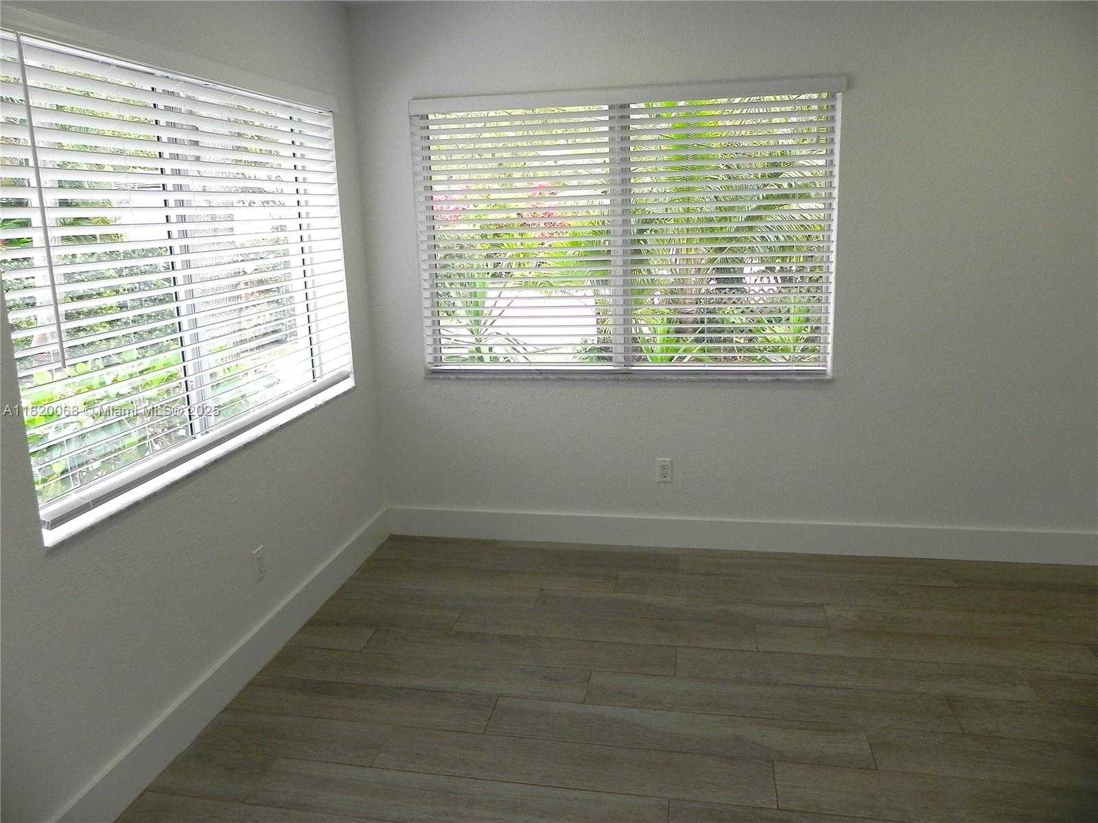 Small Image of Miami Number 11