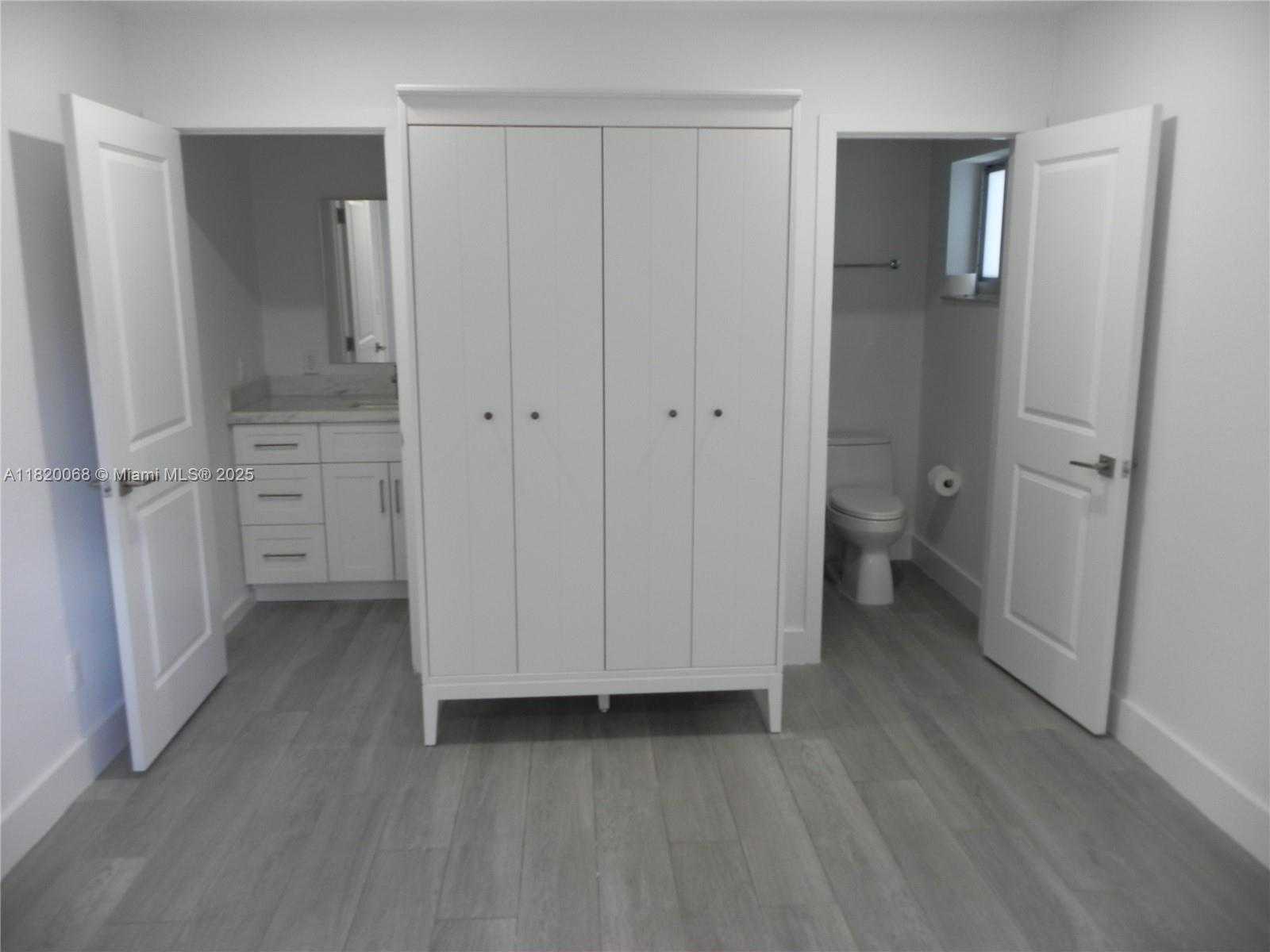 Small Image of Miami Number 16