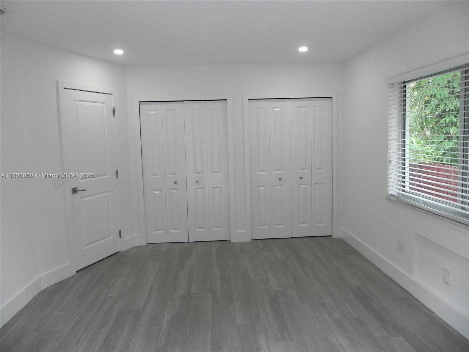 Small Image of Miami Number 21
