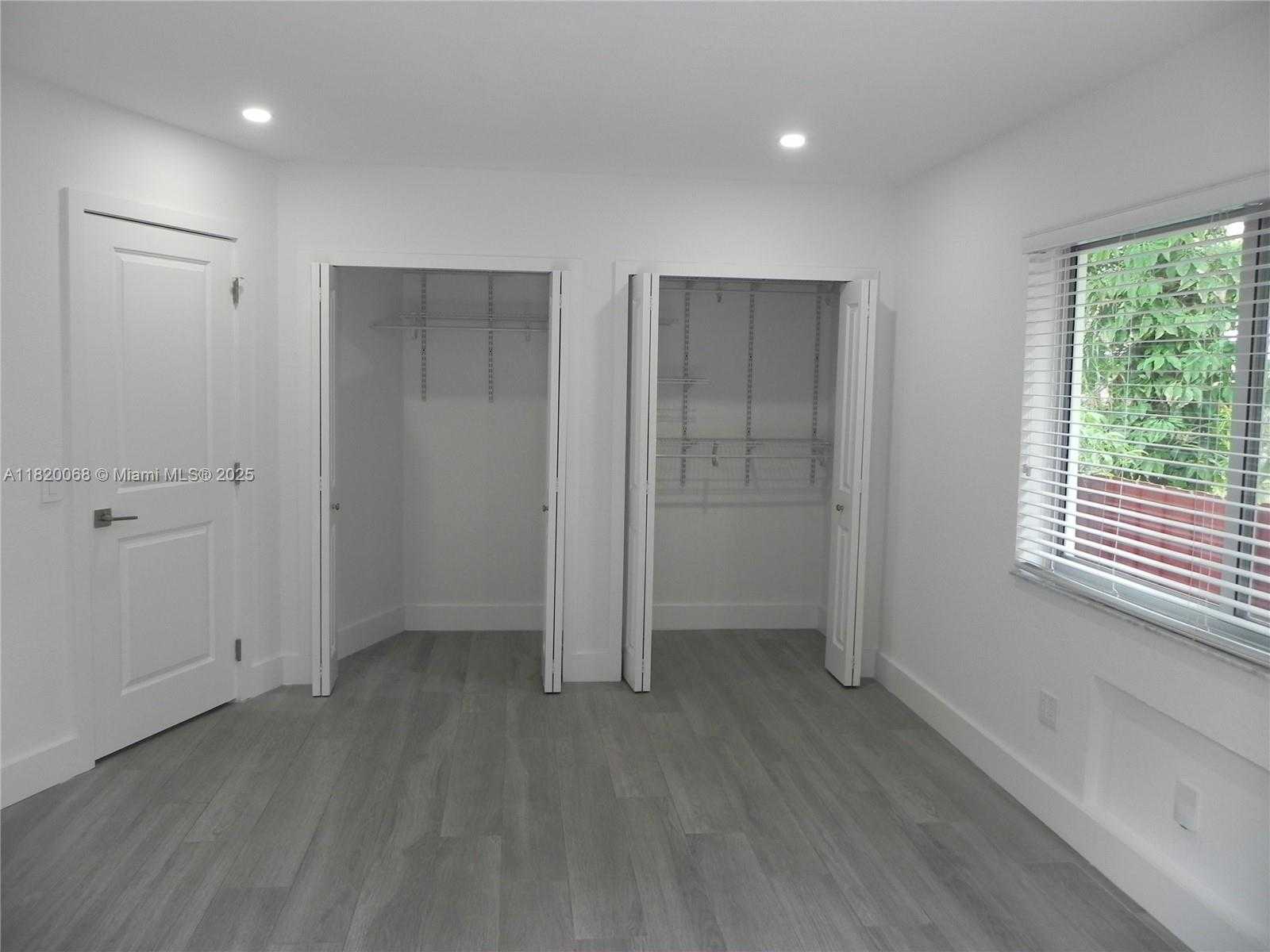 Small Image of Miami Number 22