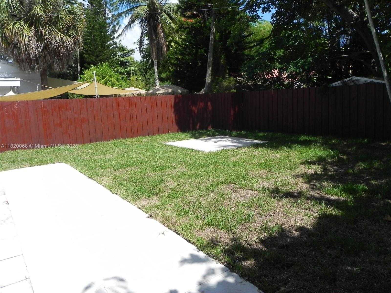 Small Image of Miami Number 32