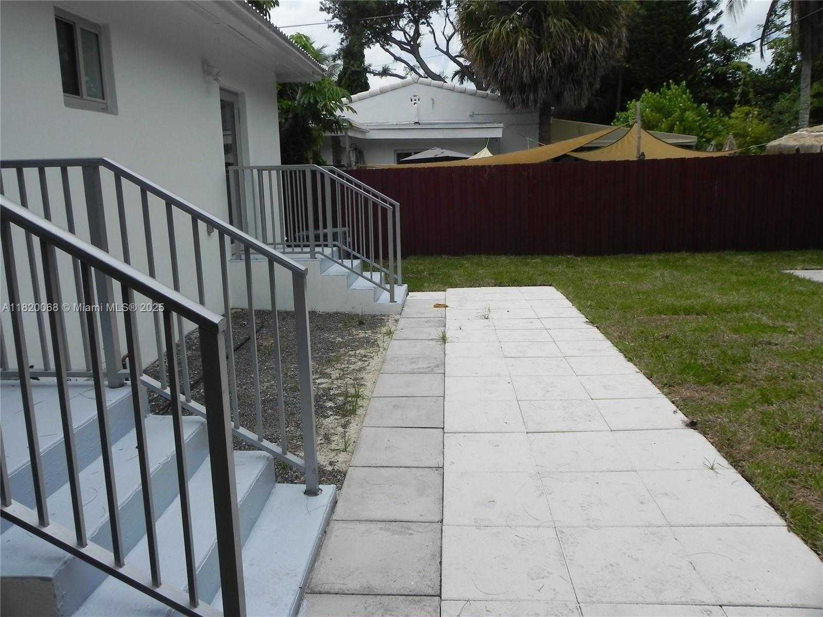Small Image of Miami Number 33
