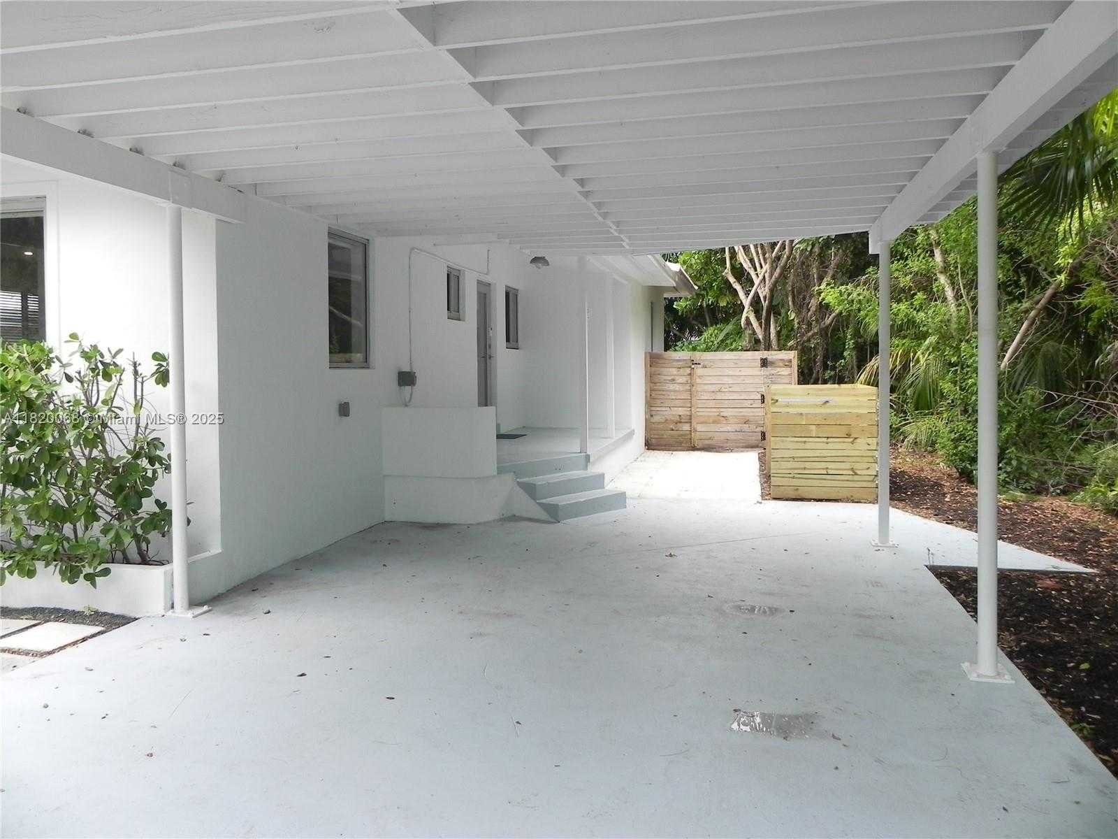 Small Image of Miami Number 5