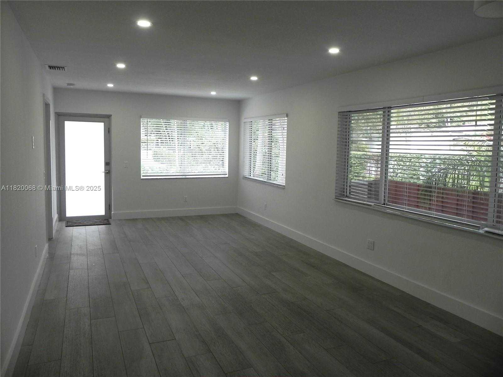 Small Image of Miami Number 7