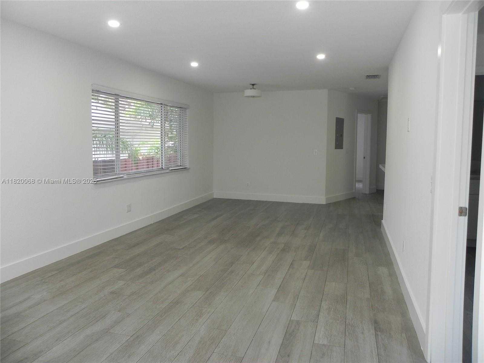 Small Image of Miami Number 9