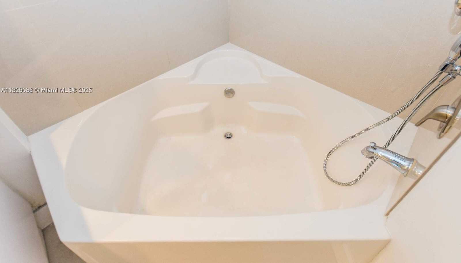 Small Image of 3370 HIDDEN BAY DR #102, Aventura Number 21