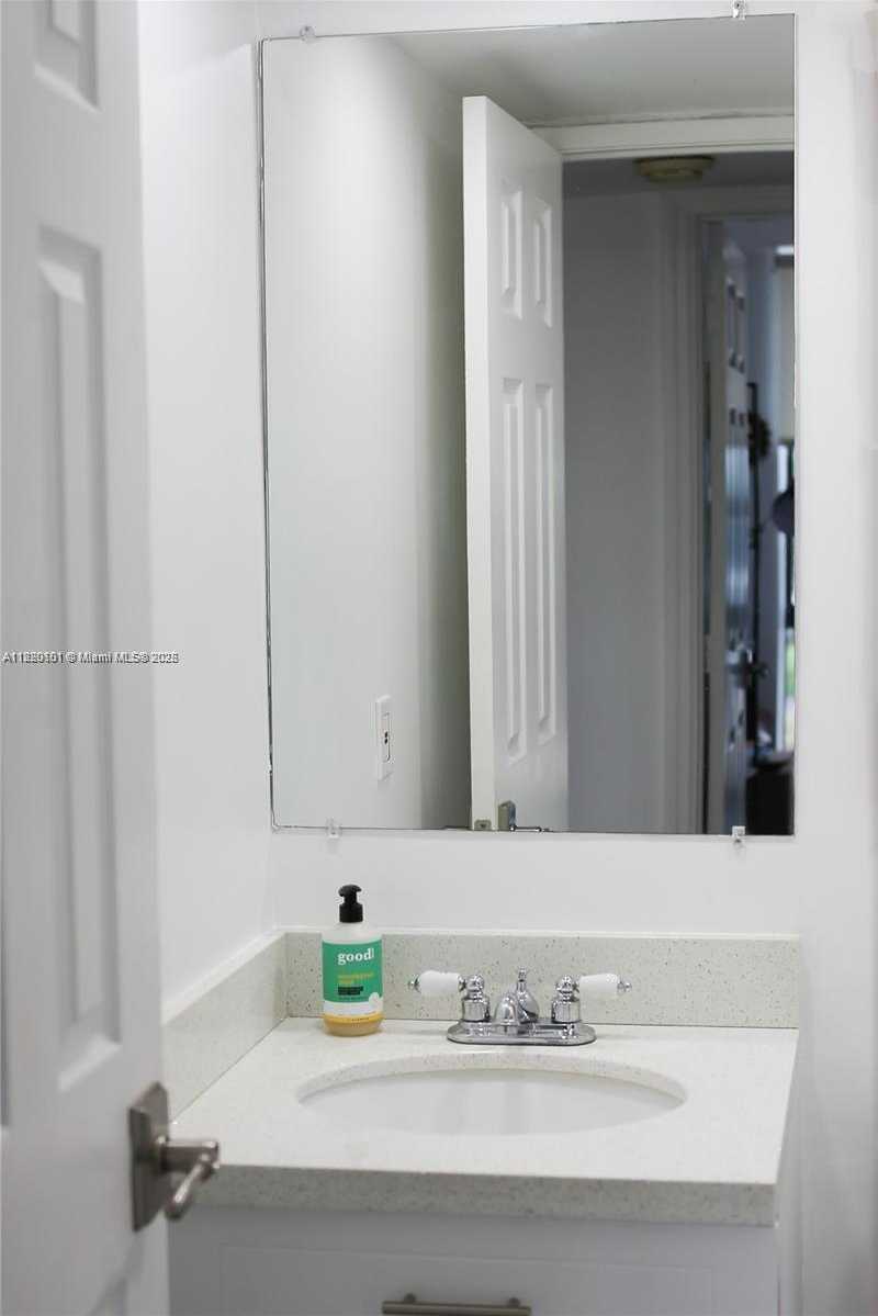 Small Image of 600 NORTH EAST 36TH ST #310, Miami Number 11