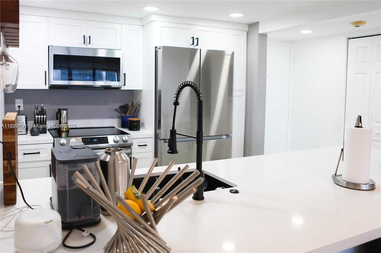 Small Image of 600 NORTH EAST 36TH ST #310, Miami Number 3