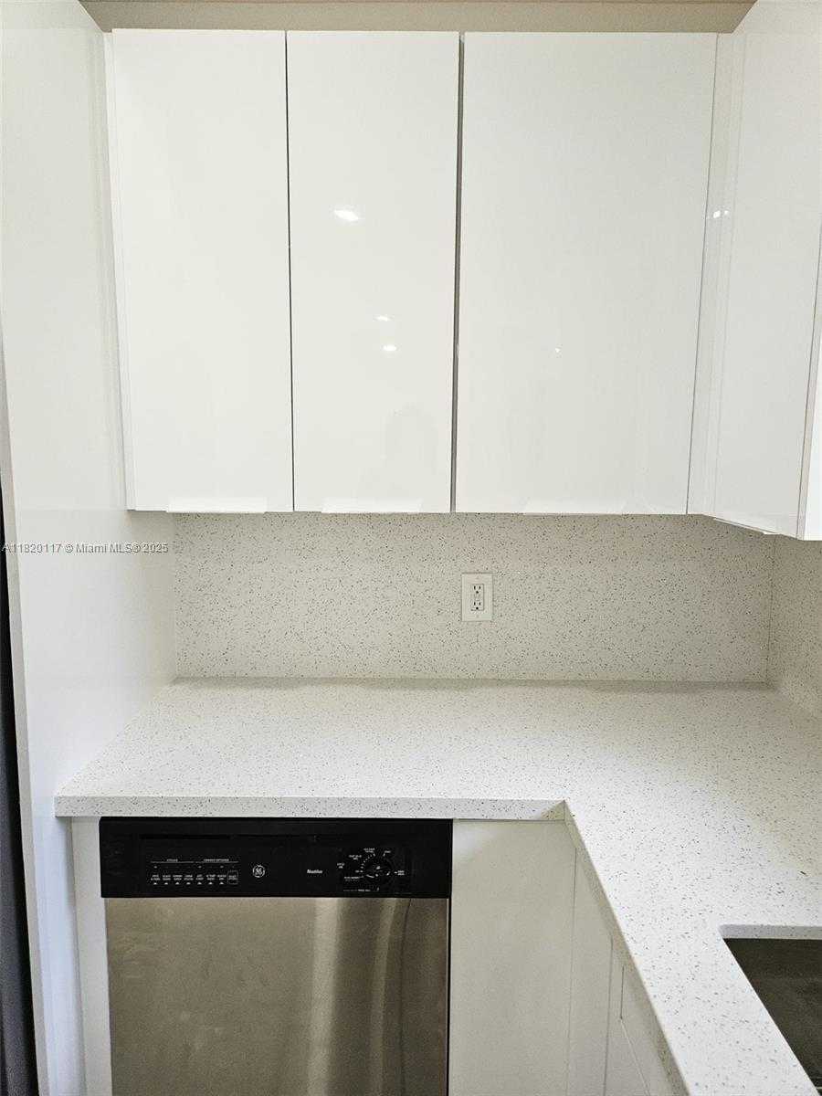Small Image of 20137 SOUTH WEST 88TH CT #20135, Cutler Bay Number 12