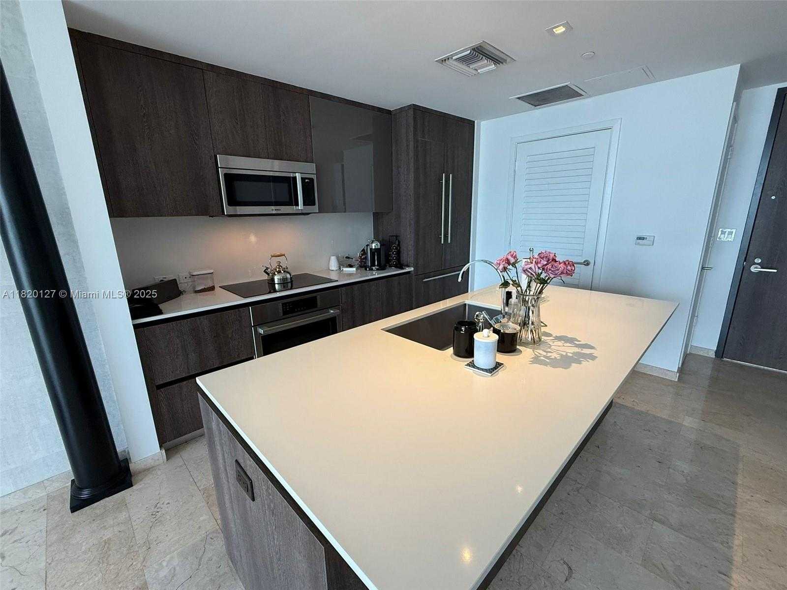 Small Image of 68 SOUTH EAST 6TH ST #3606, Miami Number 4