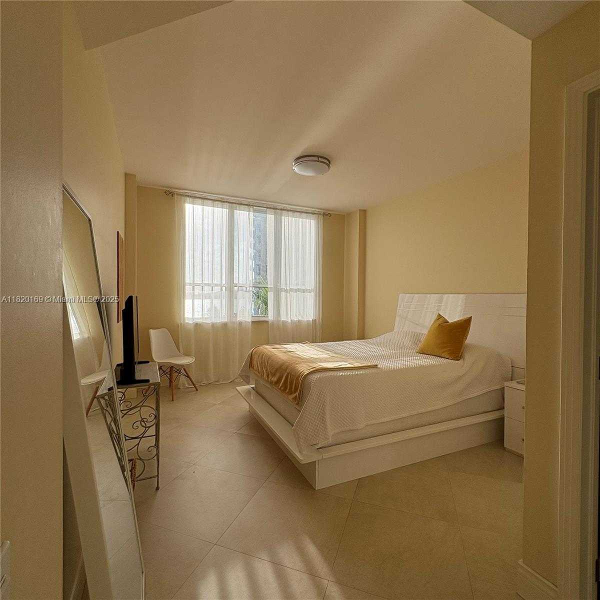 Small Image of 888 BRICKELL KEY DR #512, Miami Number 9