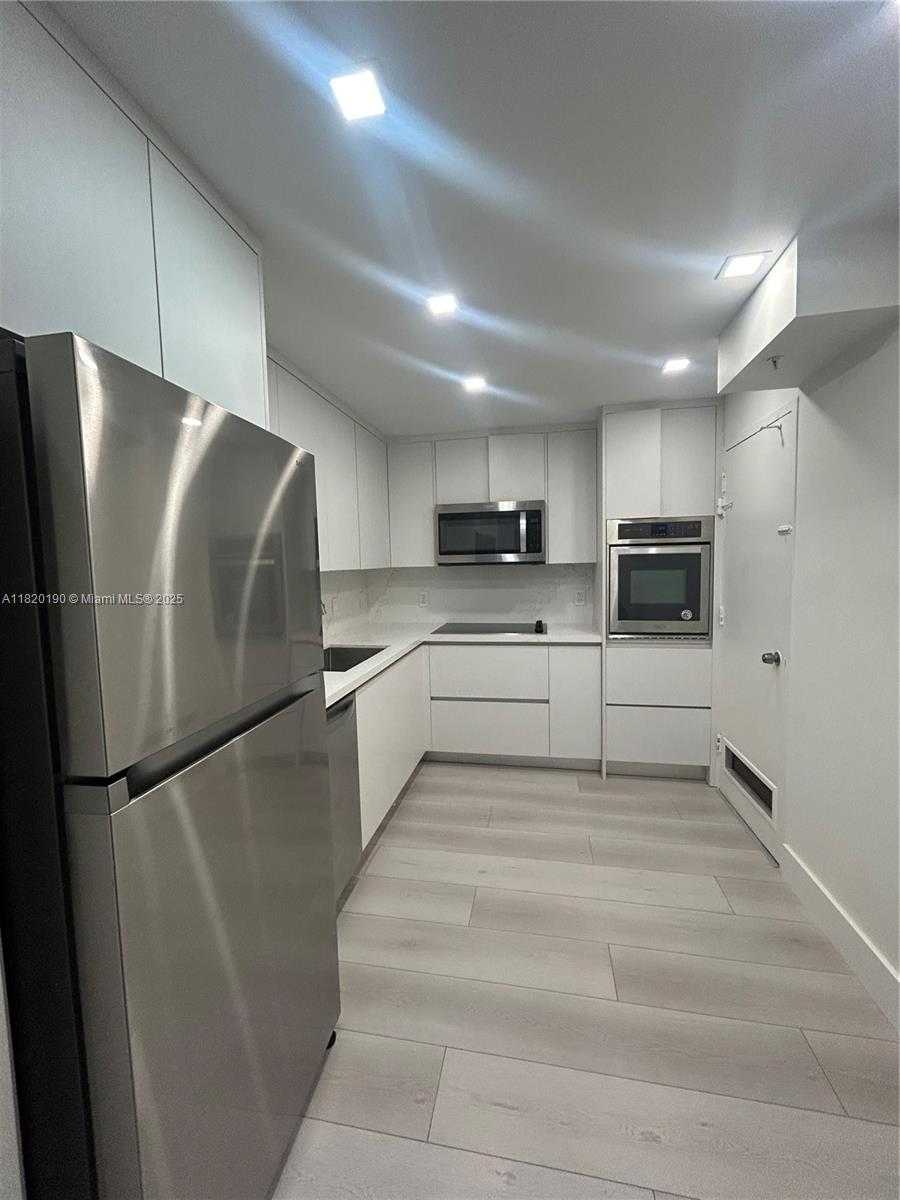 Small Image of 400 KINGS POINT DR #1517, Sunny Isles Beach Number 10