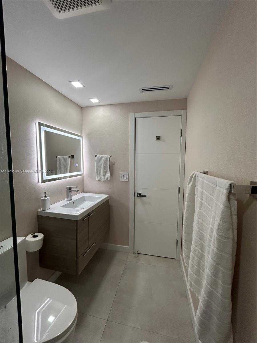 Small Image of 400 KINGS POINT DR #1517, Sunny Isles Beach Number 13