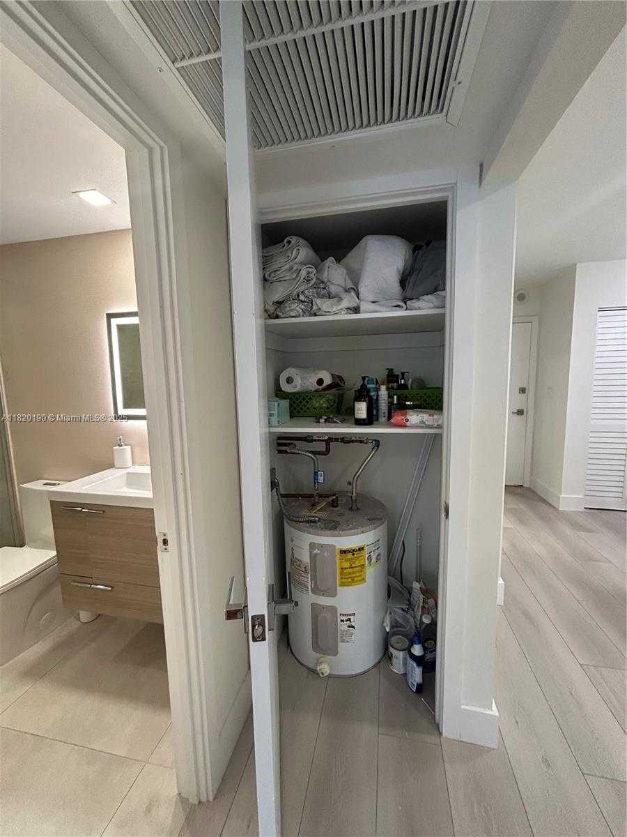 Small Image of 400 KINGS POINT DR #1517, Sunny Isles Beach Number 14