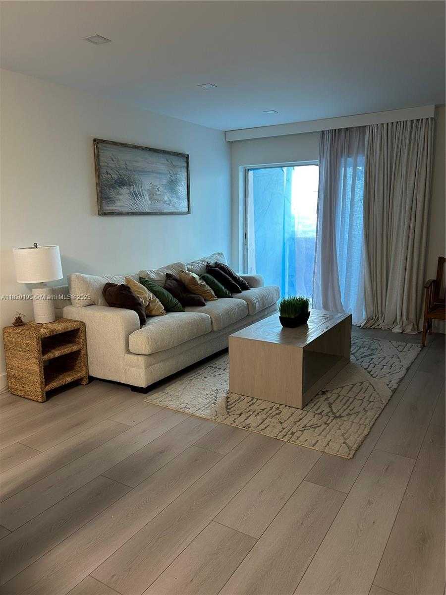 Small Image of 400 KINGS POINT DR #1517, Sunny Isles Beach Number 5