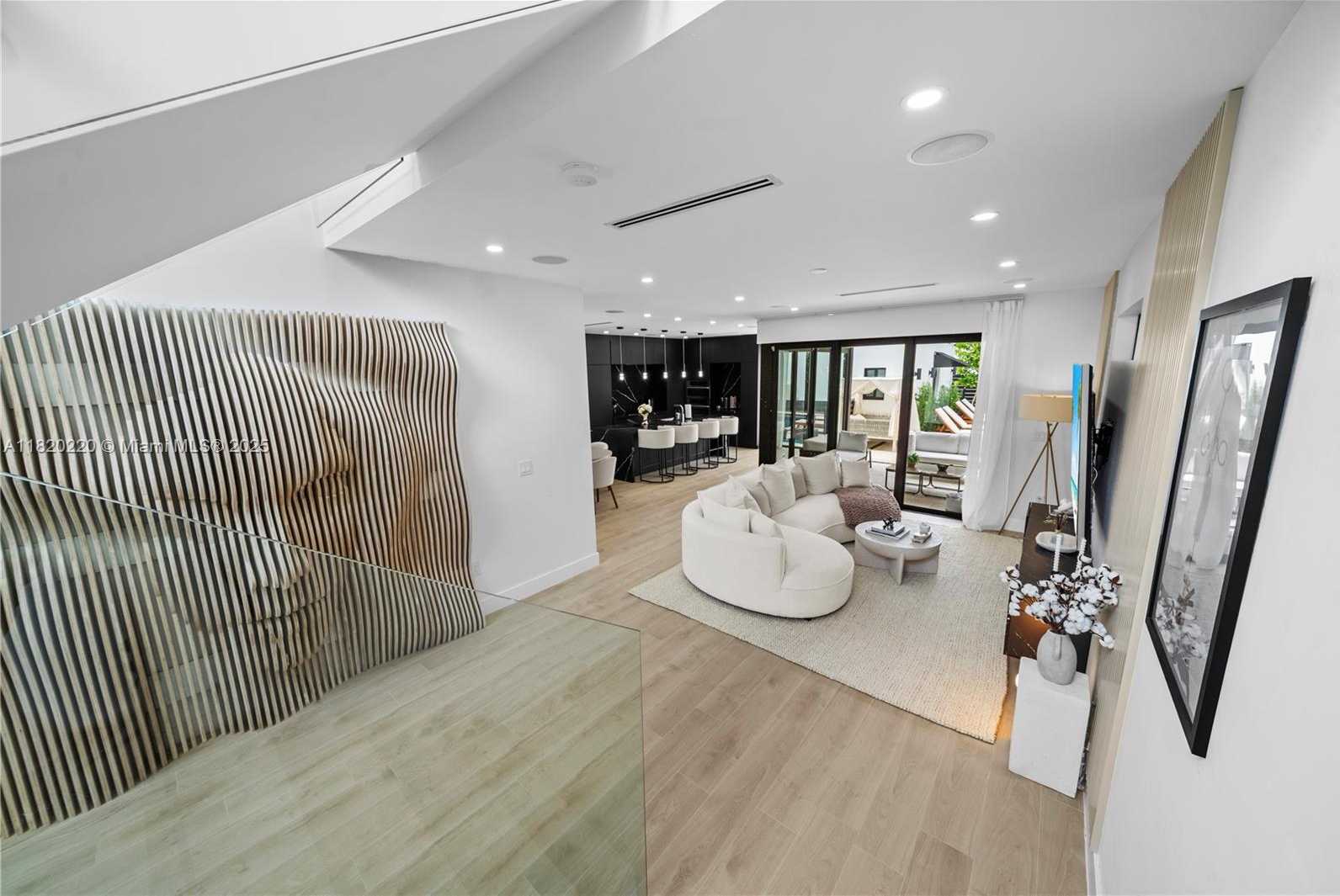 Small Image of 550 NORTH WEST 42ND ST, Miami Number 12
