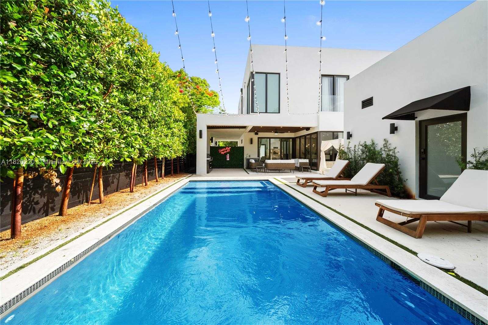 Small Image of 550 NORTH WEST 42ND ST, Miami Number 47