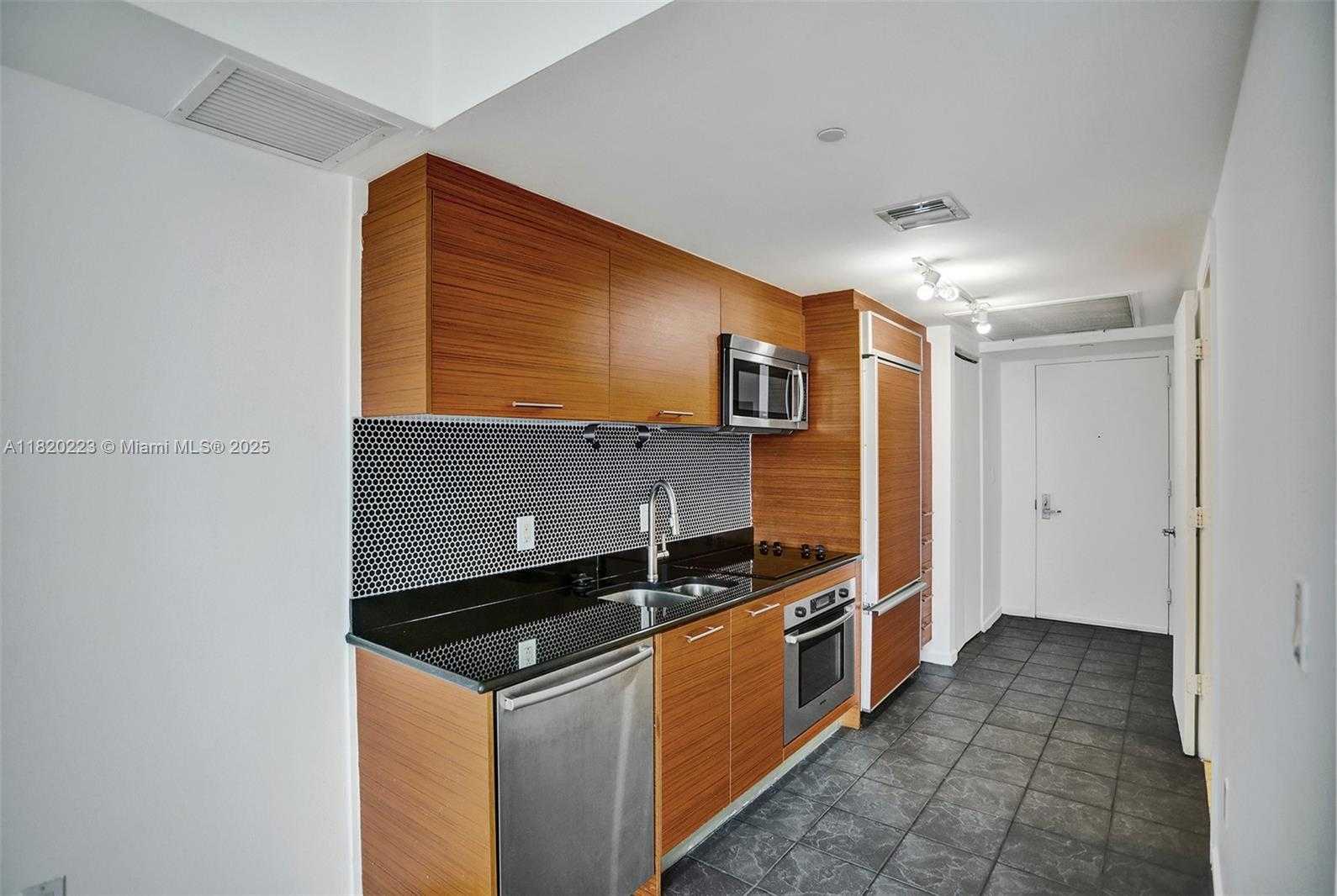 Small Image of 50 BISCAYNE BLVD #2309, Miami Number 3