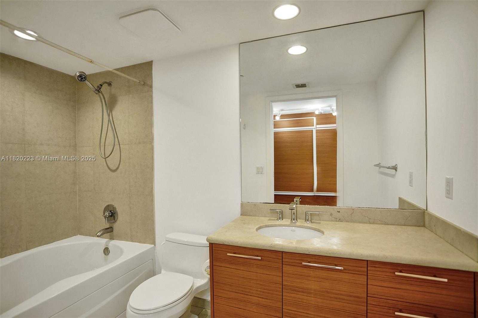 Small Image of 50 BISCAYNE BLVD #2309, Miami Number 5