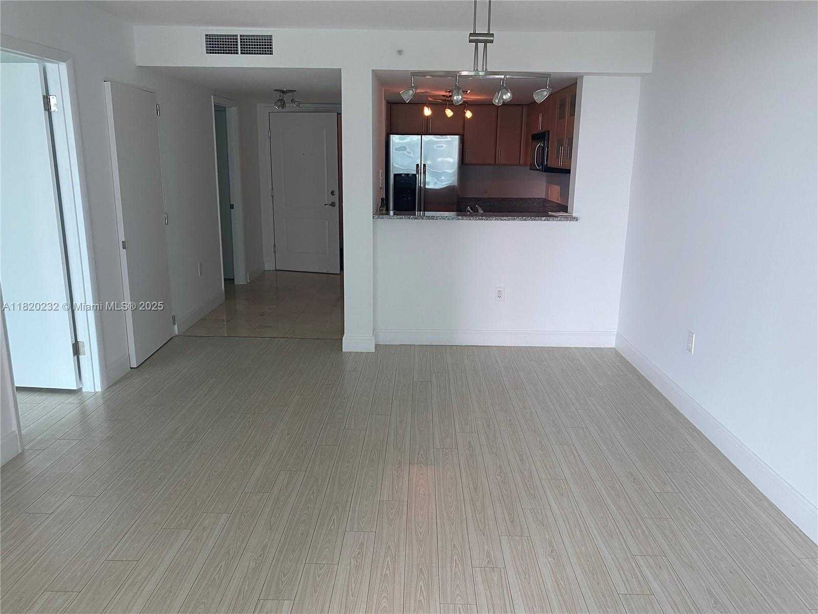 Small Image of 2101 BRICKELL AVE #2209, Miami Number 3