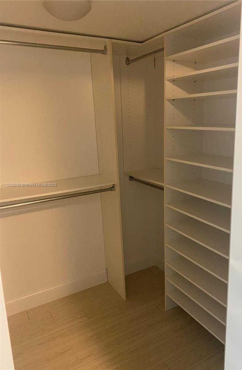Small Image of 2101 BRICKELL AVE #2209, Miami Number 5