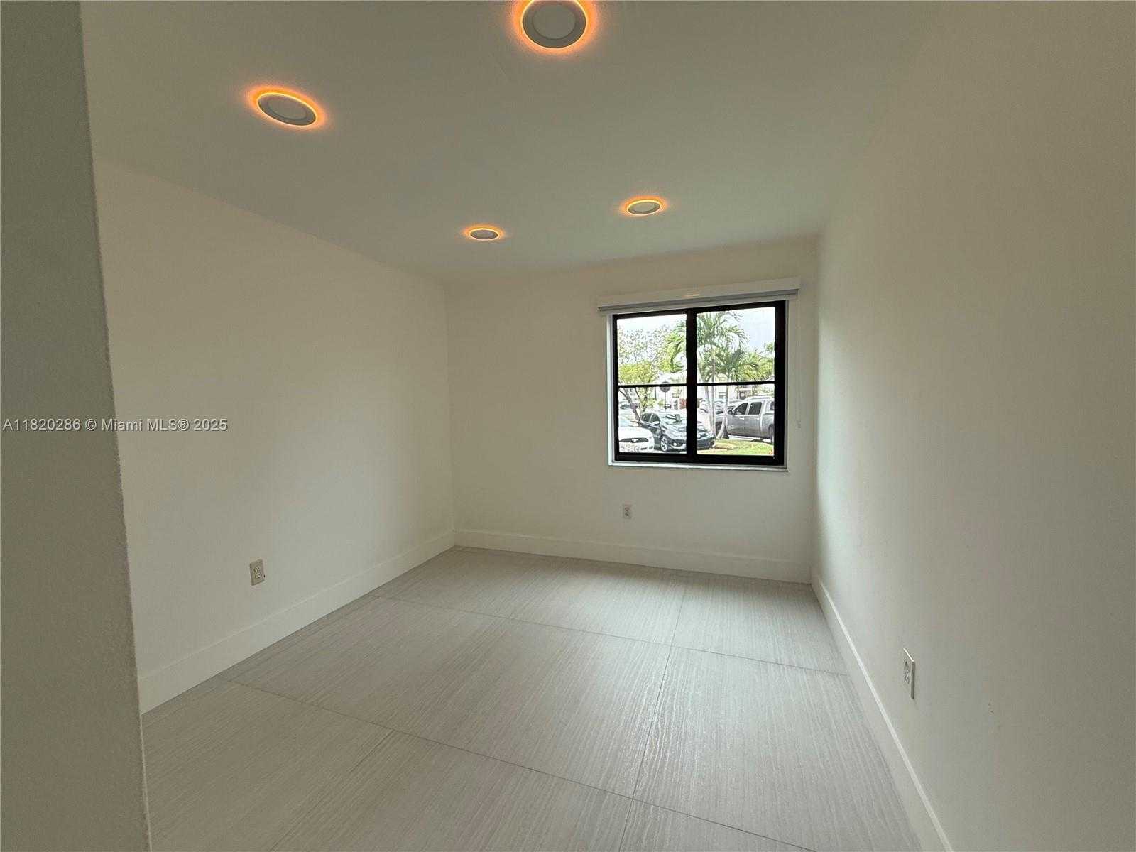 Small Image of 9405 FONTAINEBLEAU BLVD #113-22, Miami Number 12