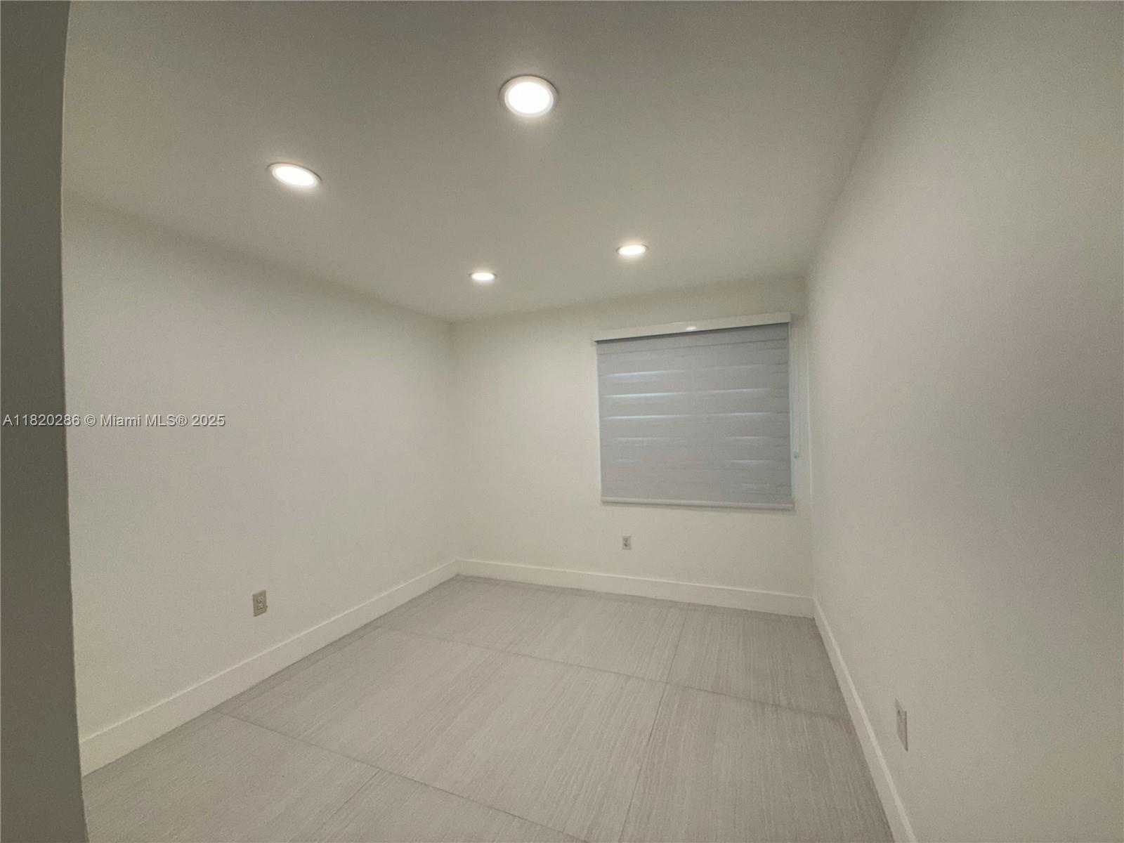 Small Image of 9405 FONTAINEBLEAU BLVD #113-22, Miami Number 13